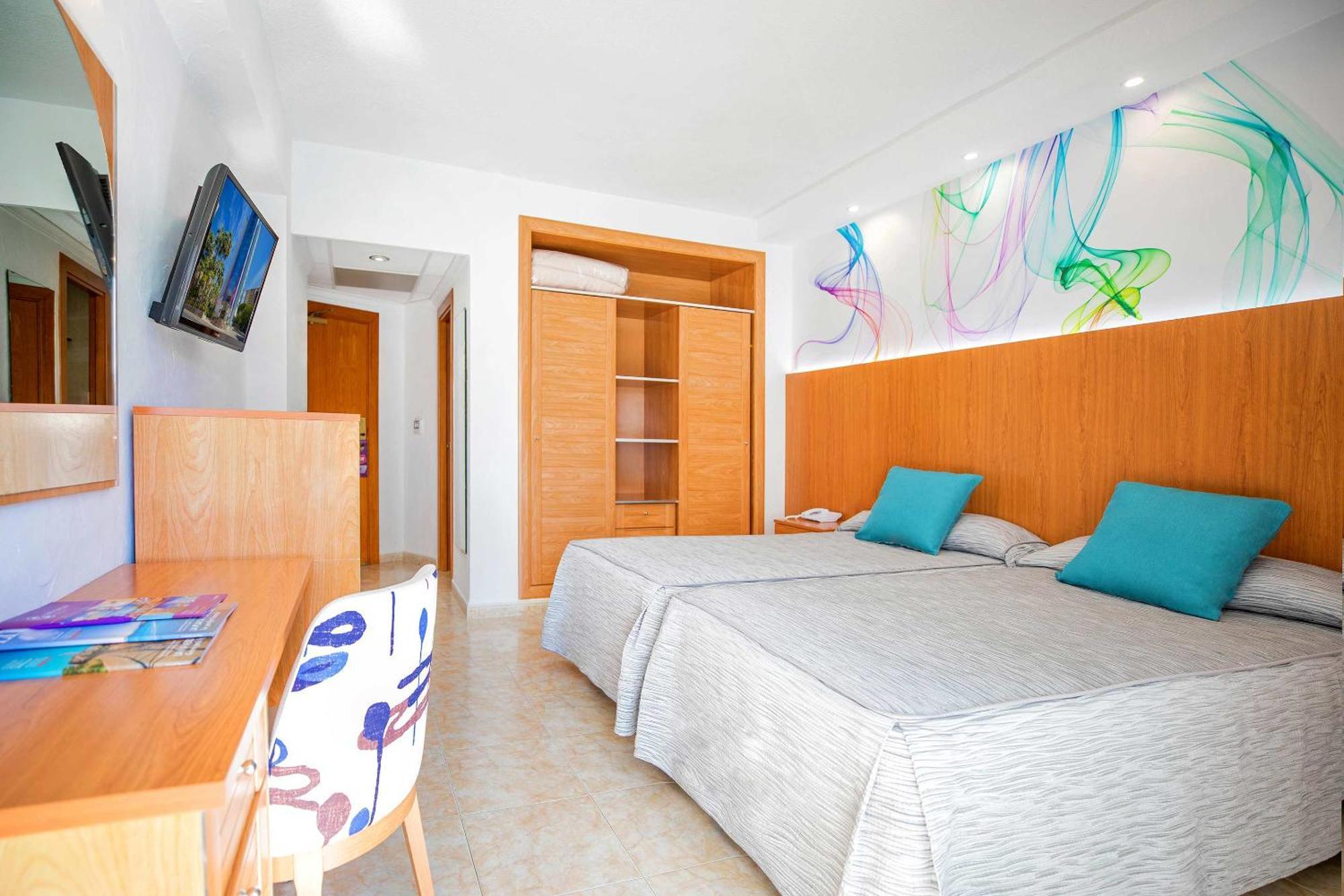 Hotel Servigroup Castilla Benidorm Oda fotoğraf